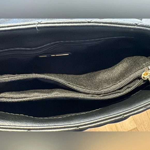 Aldo kangaroo quilted black crossbody gold chain  purse shoulder street travel - Picture 4 of 6